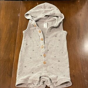 Sleeveless Gray Hooded Baby Romper with Stars
